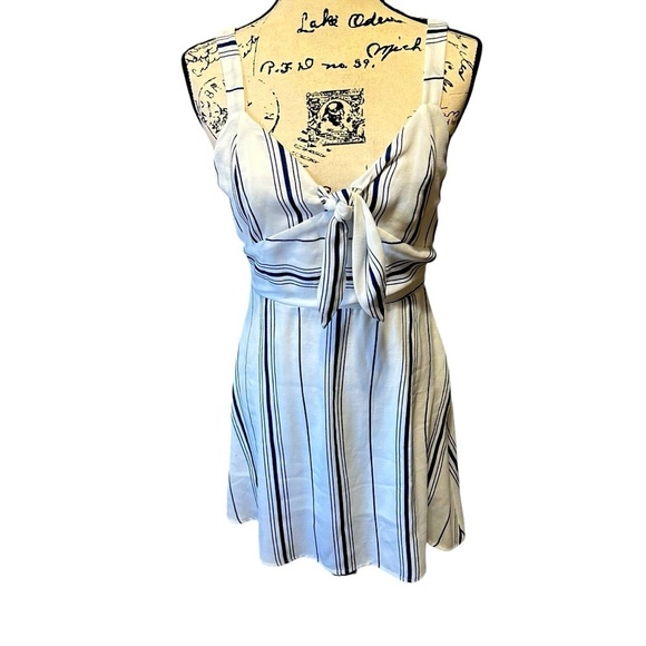 J.O.A Tie Front Fit and Flare Dress White and Navy Sz Small - Picture 1 of 10